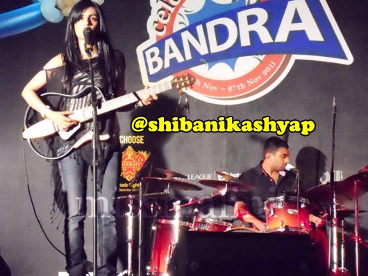 Shibani Kahyap performs at Celebrate Bandra Festival