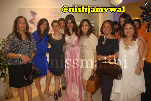 aya Bhavnani, Bindya Sidhwani, Nisha JamVwal, Mridula, Honey & Neelam Shah