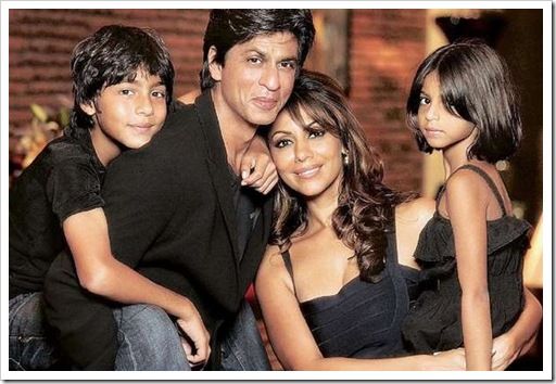 SRK Family (photo courtesy | http://celebprofile.blogspot.in)