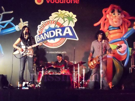 Shibani celebrates Bandra with an enthusiastic performance
