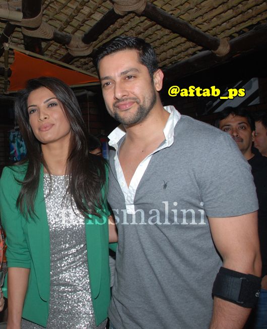 Spotted: Actor Aftab Shivdasani With His New Love Interest? (At the New Hawaiian Shack in Mumbai)