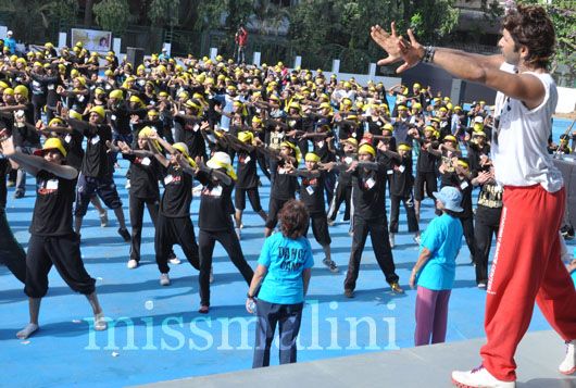 New Record: 567 People Dance to Teri Deewani!