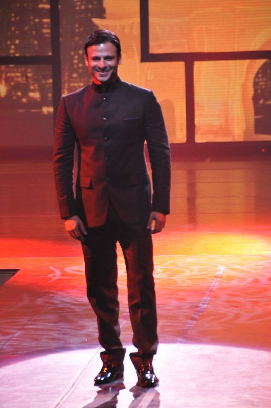 Vivek Oberoi, the showstopper for Varun Bahl-Grey Goose collection at IIFA Rocks, 2012