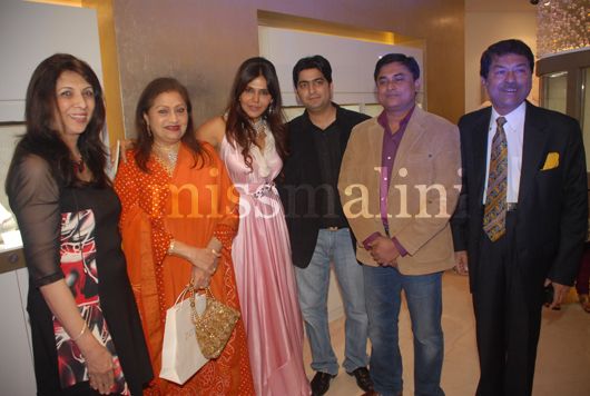 Indu Shahni, Bindu, Nisha JamVwal, Jim Vimdalal,  Arif of Zoya , Champaklal Zaveri