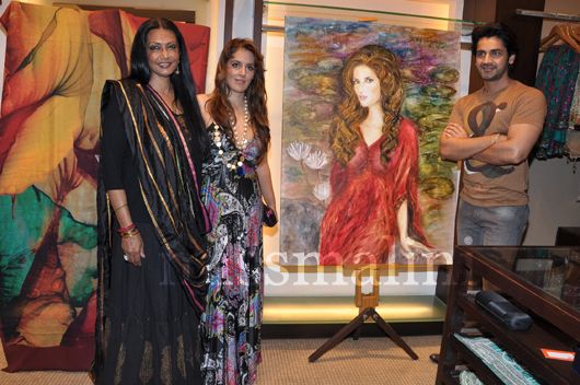 Anjanna Kuthiala, Pria Kataaria Puri and Arjan Bajwa at a sneak peek preview of Anjanna Kuthiala's paintings