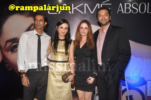 Arjun Rampal and Sussane Roshan with friends