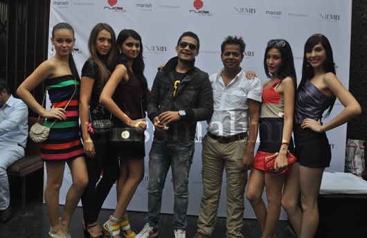 Bigg Boss 5 contestant Siddharth Bhardawaj with models and photographer Manish Chaturvedi