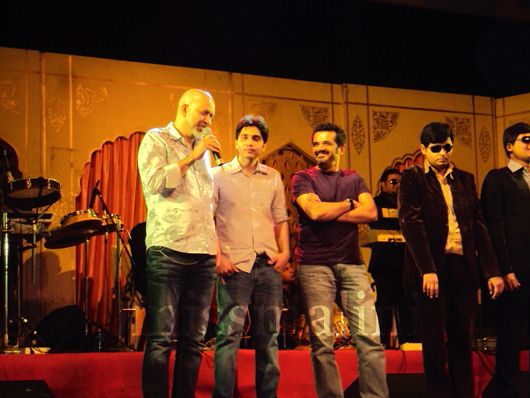 Loy Mendonca, Marzy Parakh and Ehsaan Norrani congratulate the performers on stage