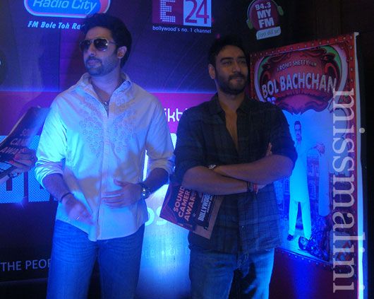 Abhishek Bachchan & Ajay Devgn enjoyed the fan frenzy