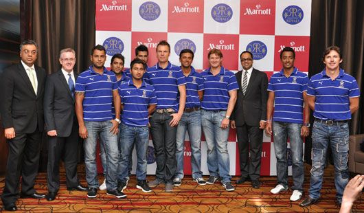 The Rajasthan Royals Team with Mr. Jatin Khanna, General Manager, Pune Marriott Hotel and Convention Centre, Mr. Dominic Sherry, Regional Vice President, Sales and Marketing Marriott Asia Pacific, Mr. Rajeev Menon, Area Vice President, India, Maldives and Australia for Marriott