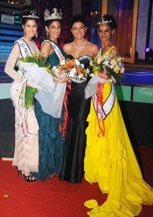 Vasuki Sunkavalli in Green (Winner Miss Universe India), Parul Duggal 1st Runner up Miss Globe International India represented India at Miss Globe International at Turkey and won 1s runner up and Best National Costume) and Tanvi Singla in yellow (2nd runner up Miss Asia Pacific World India represented India at Miss Asia Pacific World in Korea and placed Runner Up)