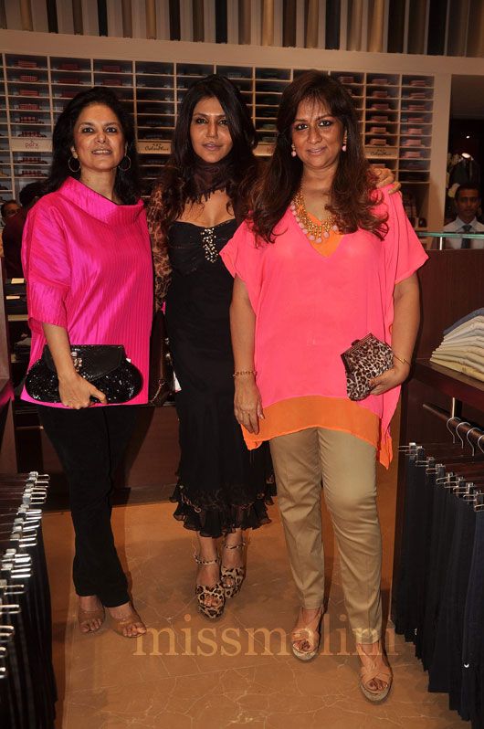 Malini Agarwala, Nisha JamVwal with Sharmila Khanna