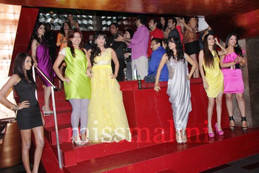 Eeshikka with Ashita Dhawan and models