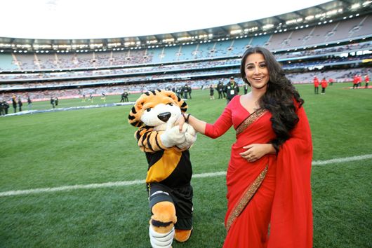 Vidya Balan with the mascot at Melbourne Cricket Ground in Australia