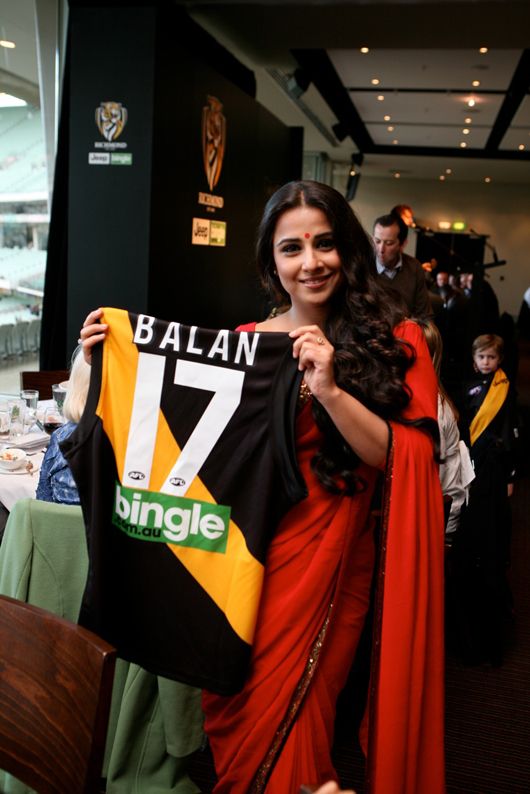 All Balls! Actress Vidya Balan has a Sporting Encounter in Melbourne