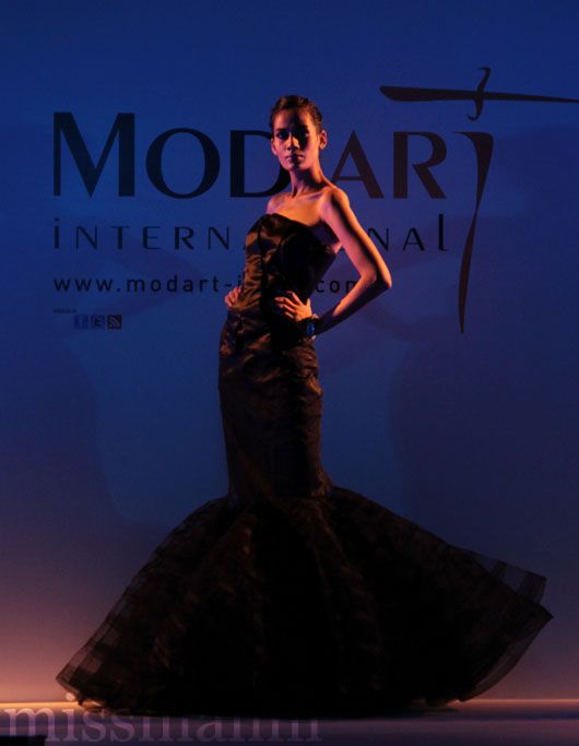 Model Soni Kaur looks stunning in a mermaid gown