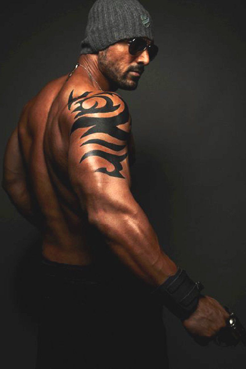 John Abraham's magnificent physique in Force