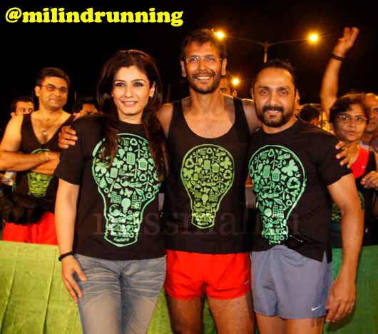 Milind Soman flanked by Raveena Tandon and Rahul Bose at the Mumbai Marathon