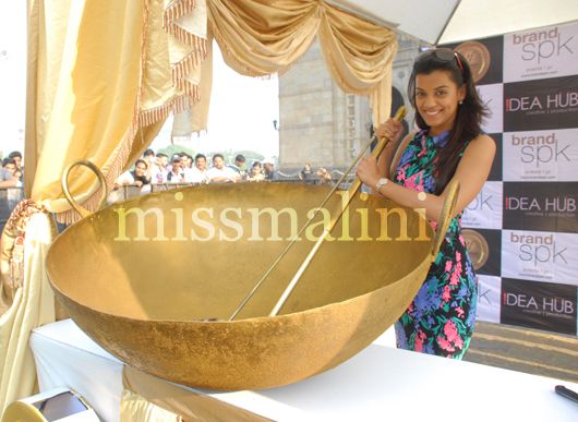 Mugdha Godse at the announcement of Maha Feast - India's Biggest Food Festival at Gateway of India