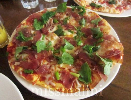 Pizza with Parma Ham, Asparagus and Rocket Leaves