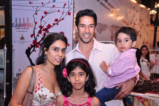 Raman Lamba with family at the Elle Breast Cancer Carnival in Mumbai