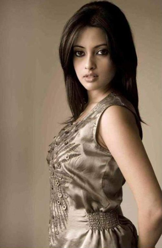 Cutie Riya Sen Models for Raghavendra Rathore