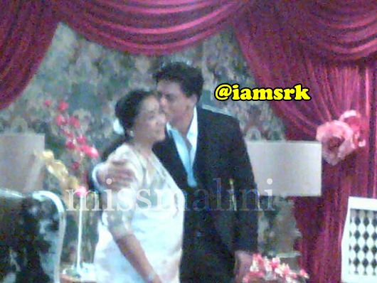 SRK kisses Asha Bhosle