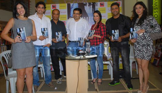 Shaana Diya Levy, Sid, Vipin Sharma, Ahmed Fiayaz, Nauheed Cyrusi, Ash Chandler and Manjari Phadnis unveiling the book, Scammed