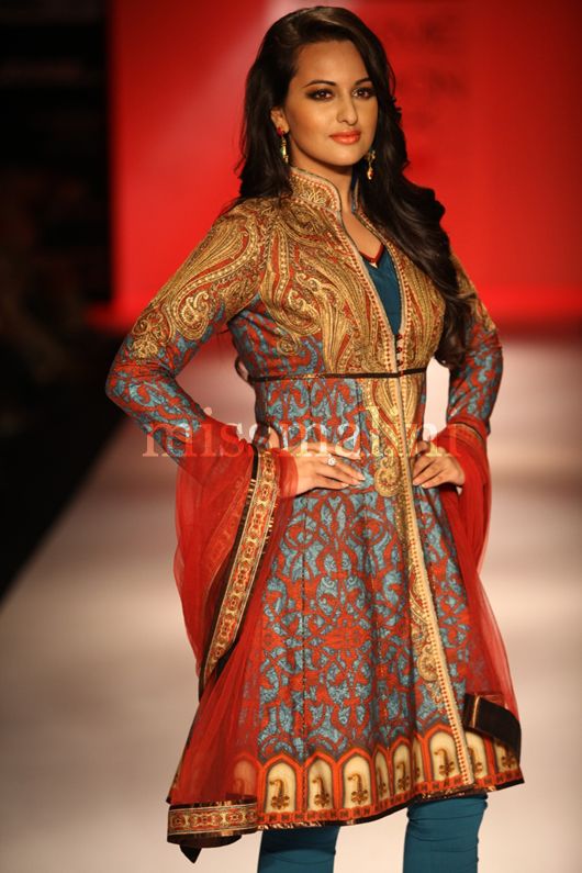 Sonakshi Sinha is the show-stopper for the Karmik show