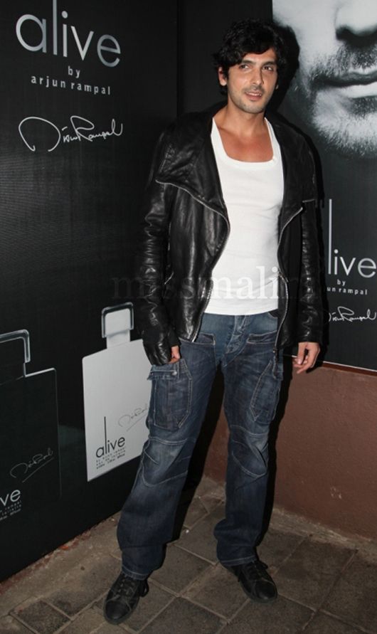 Arjun Rampal Launches ‘Alive’ – “There is No Blood and Semen in my Cologne.” (Well, That’s Good.)