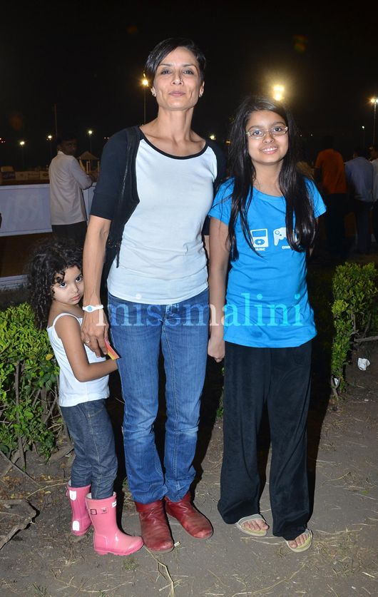 Adhuna Akthar with her daughters