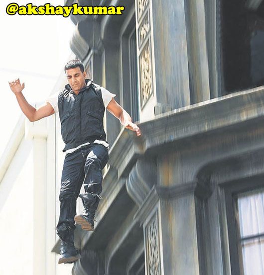 Akshay Kumar jumps off a building