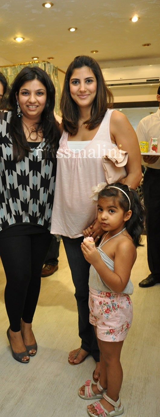 Parizaad and her daughter with Payal Singhal