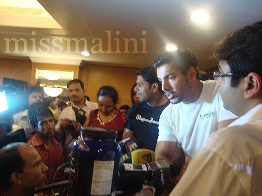 John Abraham Is The New Face Of Ultimate Nutrition!