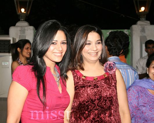 Mona Singh & Larra Shah