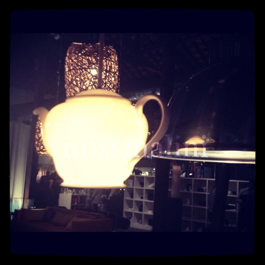 Alice in wonderland teapot lamp