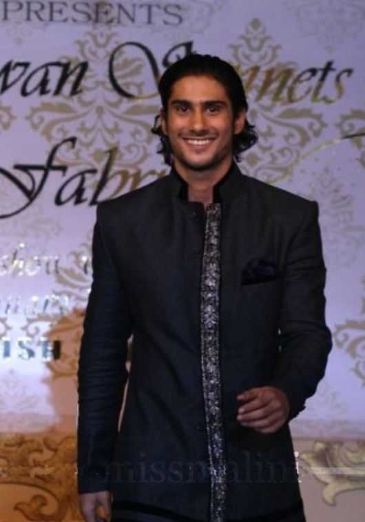 Prateik walks the ramp for Shabana Azmi's charity show, 'Mizwan'