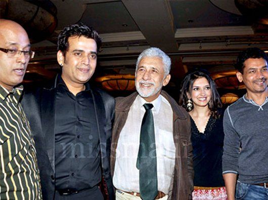 Reetu Jain and the cast