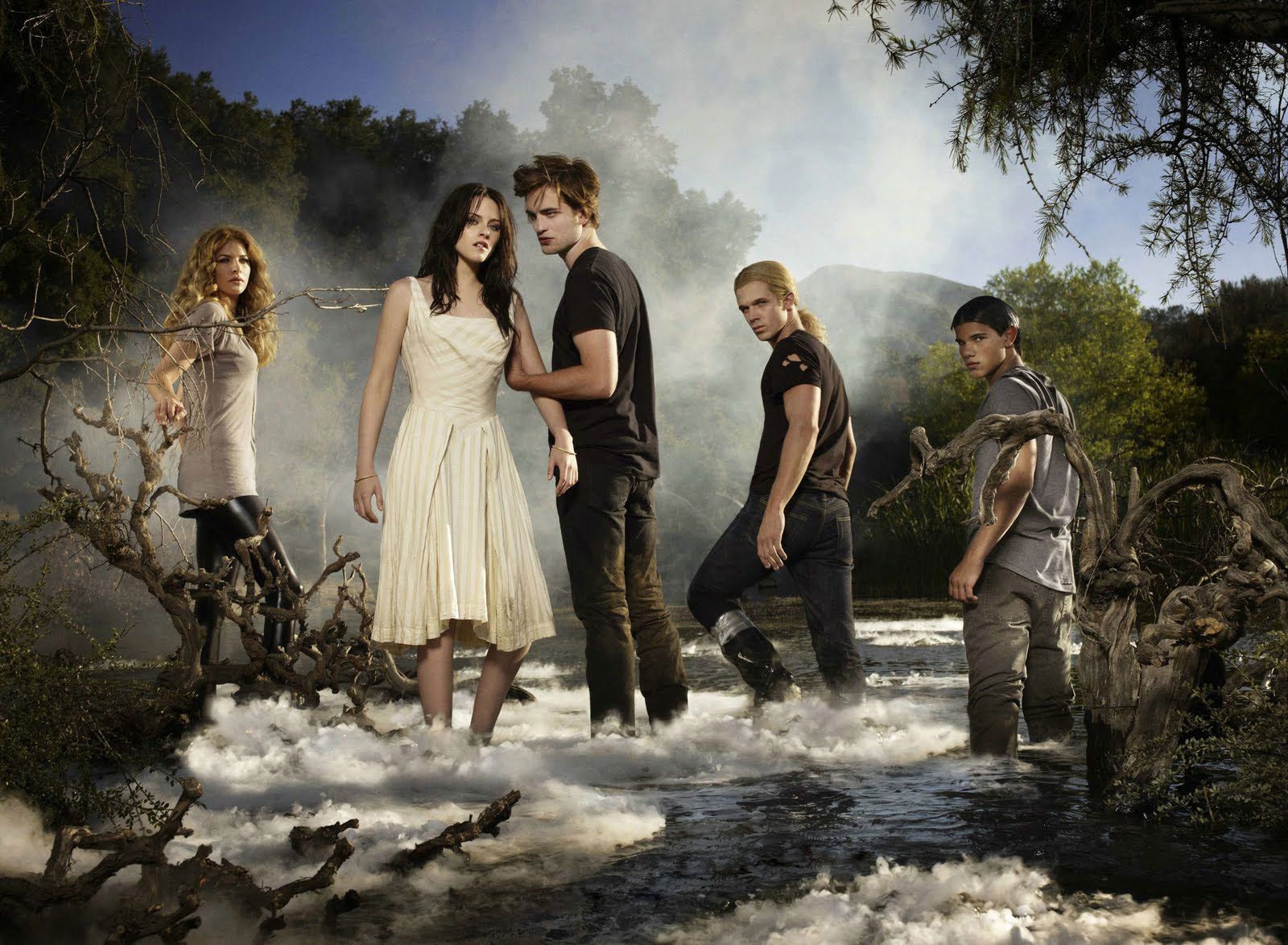 Twilight Breaking Dawn Movie Poster | photo courtesy: extravaganzi.com