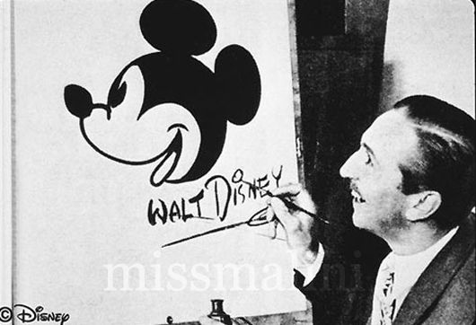 Walt Disney sketches Mickey Mouse