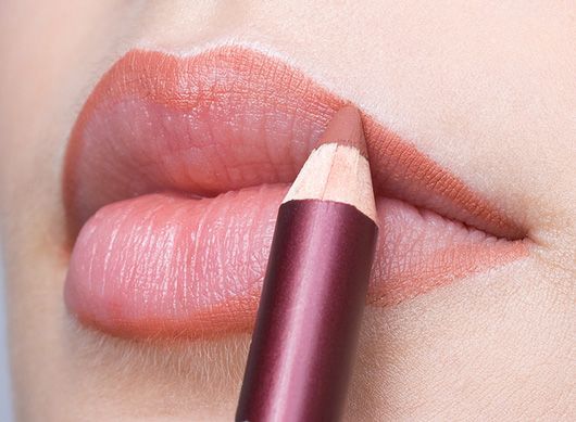 Beauty School Secrets: How To Pick the Right Shade of Lipstick
