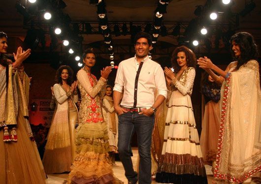 Manish Malhotra Bags Opening Show at Delhi Couture Week