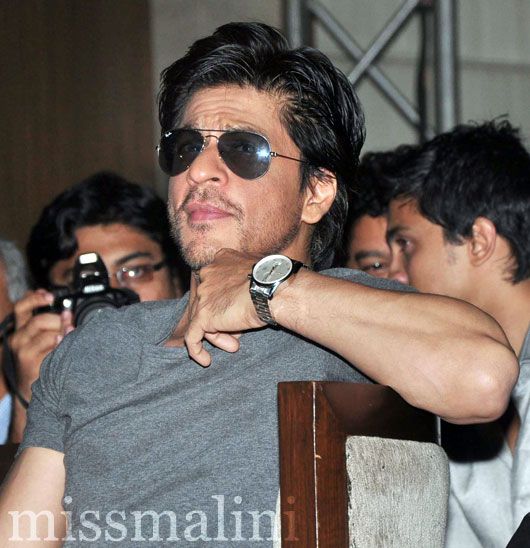 Shah Rukh Khan looks the same with just a little more of grey