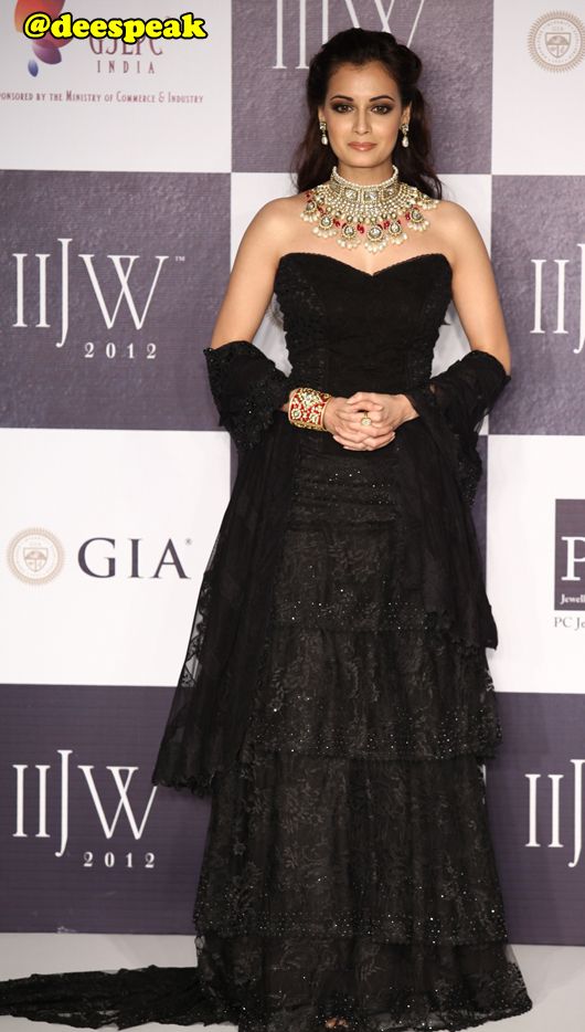 Hot or Not? Dia Mirza at India International Jewelry Week