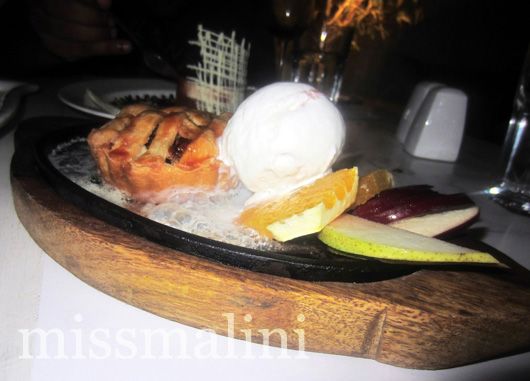 Apple Pie with Ice-Cream (sizzling)