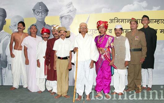 Young students dressed as famous Freedom Fighters