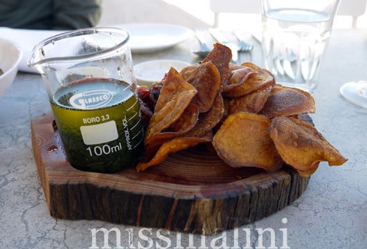 Crisps with fresh herb oil