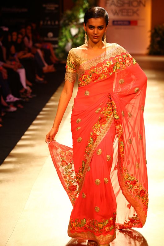Pallavi Jaikishan Celebrates 40 Years as a Designer at Lakmé Fashion ...