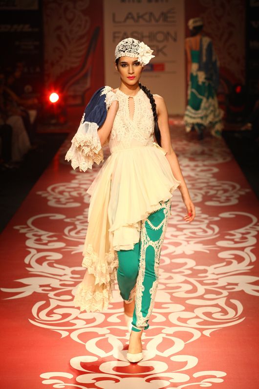 French Chic and Uber Glamour Define Ritu Beri’s Show at Lakmé Fashion Week