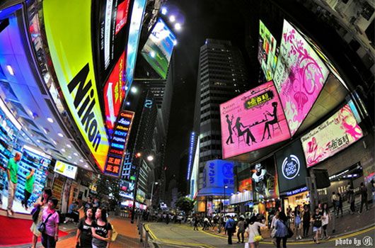 Shopping at Causeway Bay by last year's Grand prize winner Lee Man Yung